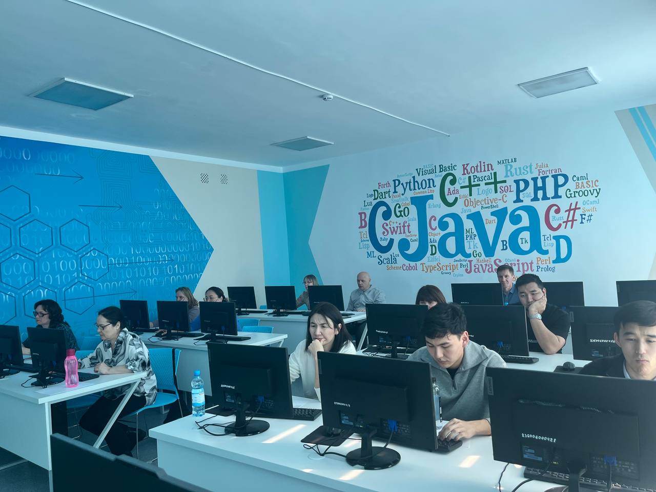 «CPFED Uzdik IT Ustaz» турнирінің облыстық кезеңінің үздік IT-педагогтері