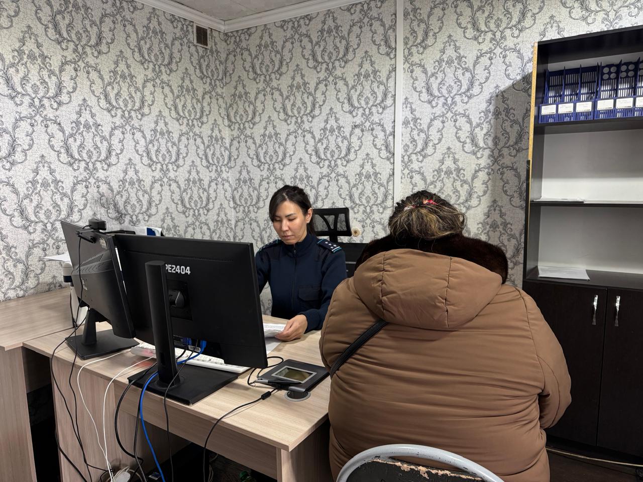 Қарағандыда «алтын тауларды» уәде еткен алаяқ 15 миллион теңгені жымқырған