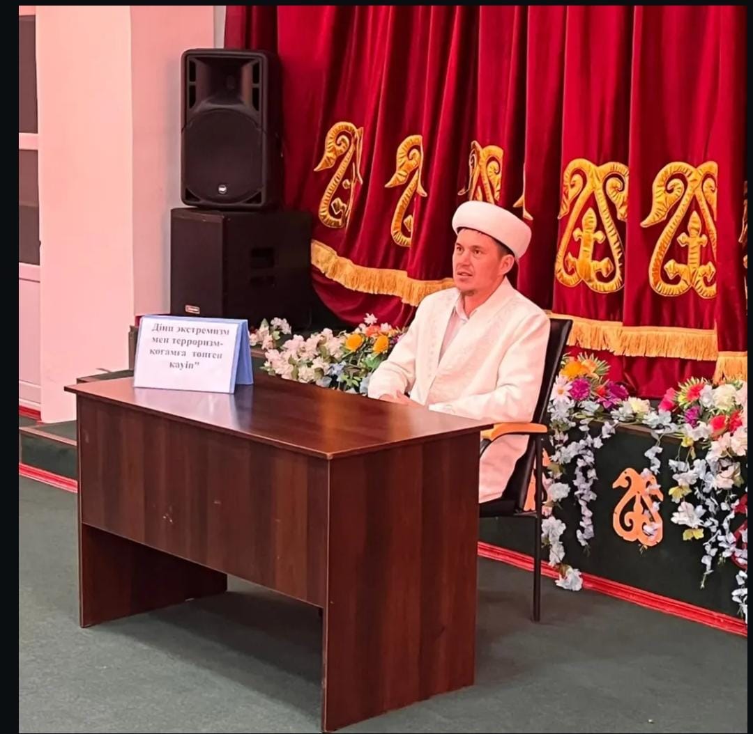 Мұқан Төлебаев ауылдық мәдениет үйінде ауыл имамның қатысуымен «Діни экстремизм мен терроризм - қоғамға төнген қауіп» тақырыбында дөңгелек үстел ұйымдастырылды.