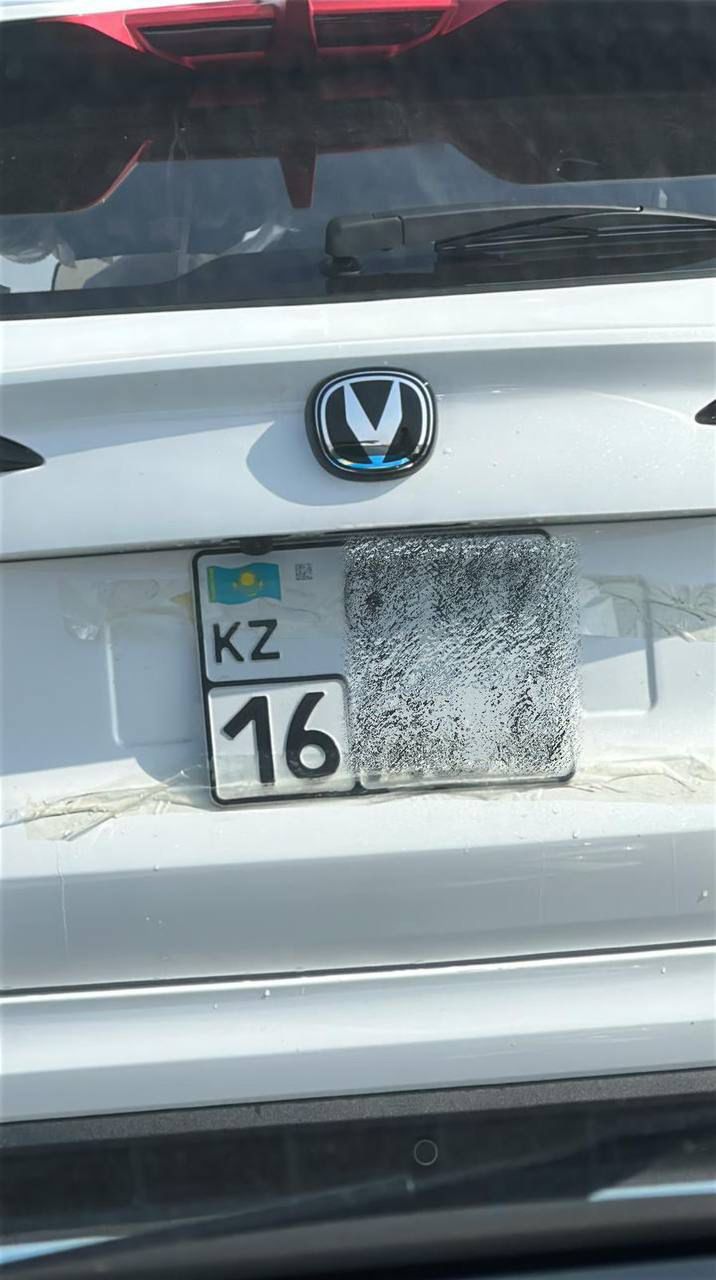 Өскеменде жалған тіркеу нөмірлерін таққан жүргізуші анықталды