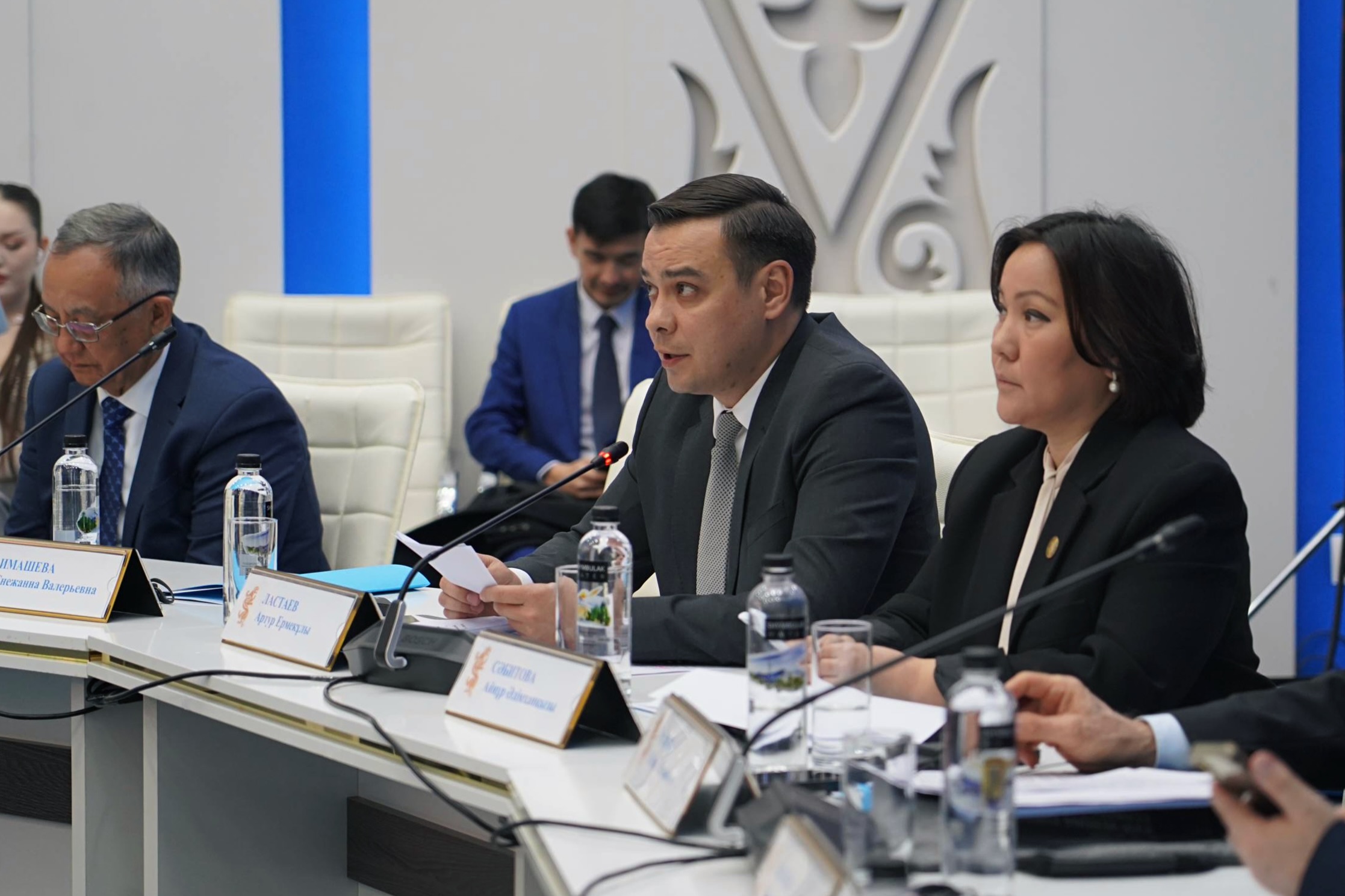 Адам құқықтары жөніндегі уәкіл ҚР Президенті жанындағы Адам құқықтары жөніндегі комиссияның отырысына қатысты