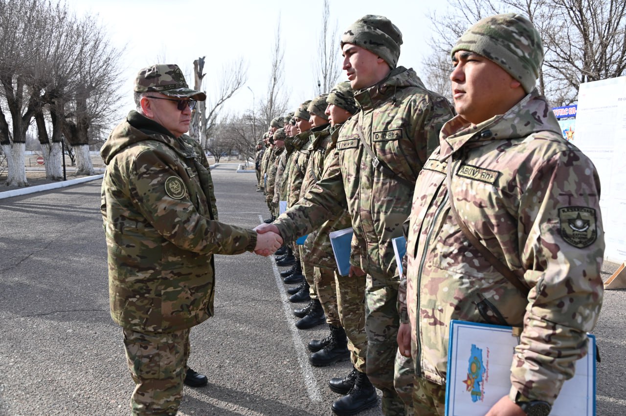 Жаркент және Сарыөзектегі әскери  бөлімдердің жағдайы зерделенді