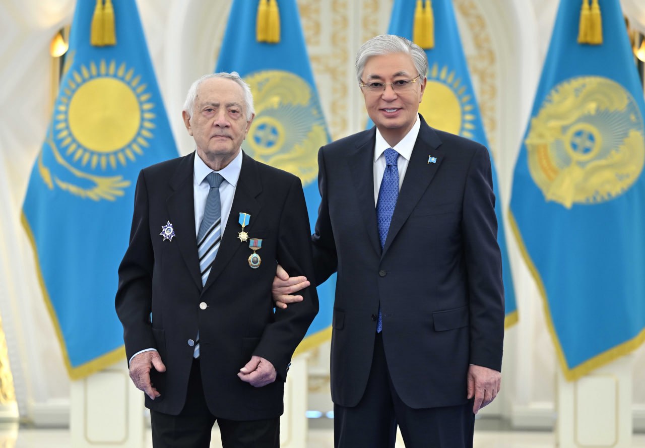 Ақордада әйгілі альпинист Ерванд Ильинскийге жоғары дәрежелі ерекшелік белгісі – «Қазақстанның Еңбек Ері» атағын салтанатты түрде табыстау рәсімі өтті