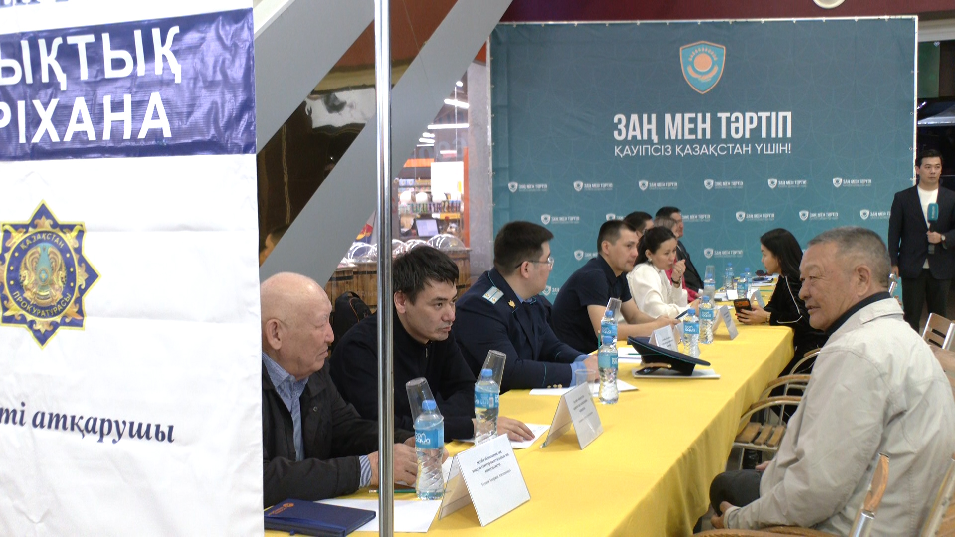 27.03.2026 жылы «Keruen City» сауда ойын-сауық кешенінде Ақтөбе облысының прокуратурасы әділет департаментімен бірлесіп, облыстың заң қауымдастығы мен мемлекеттік органдары өкілдерінің қатысуымен «Құқықтық дәріхана» акциясын өткізді.