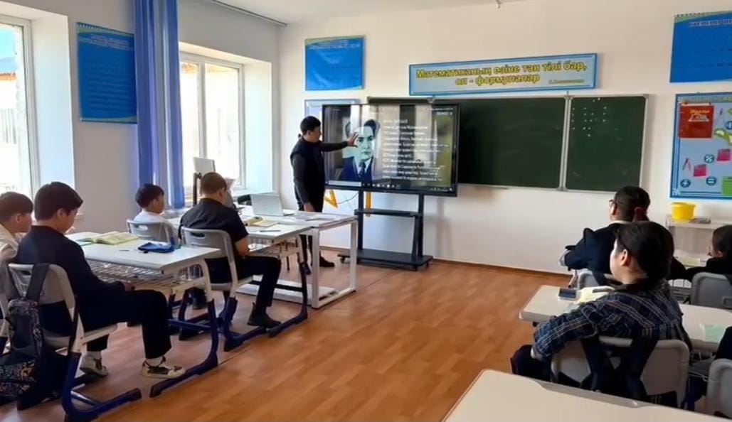 М.Төлебаевтың туған күніне орай 6 «А» сынып оқушыларымен танымдық сағат ұйымдастырылды.