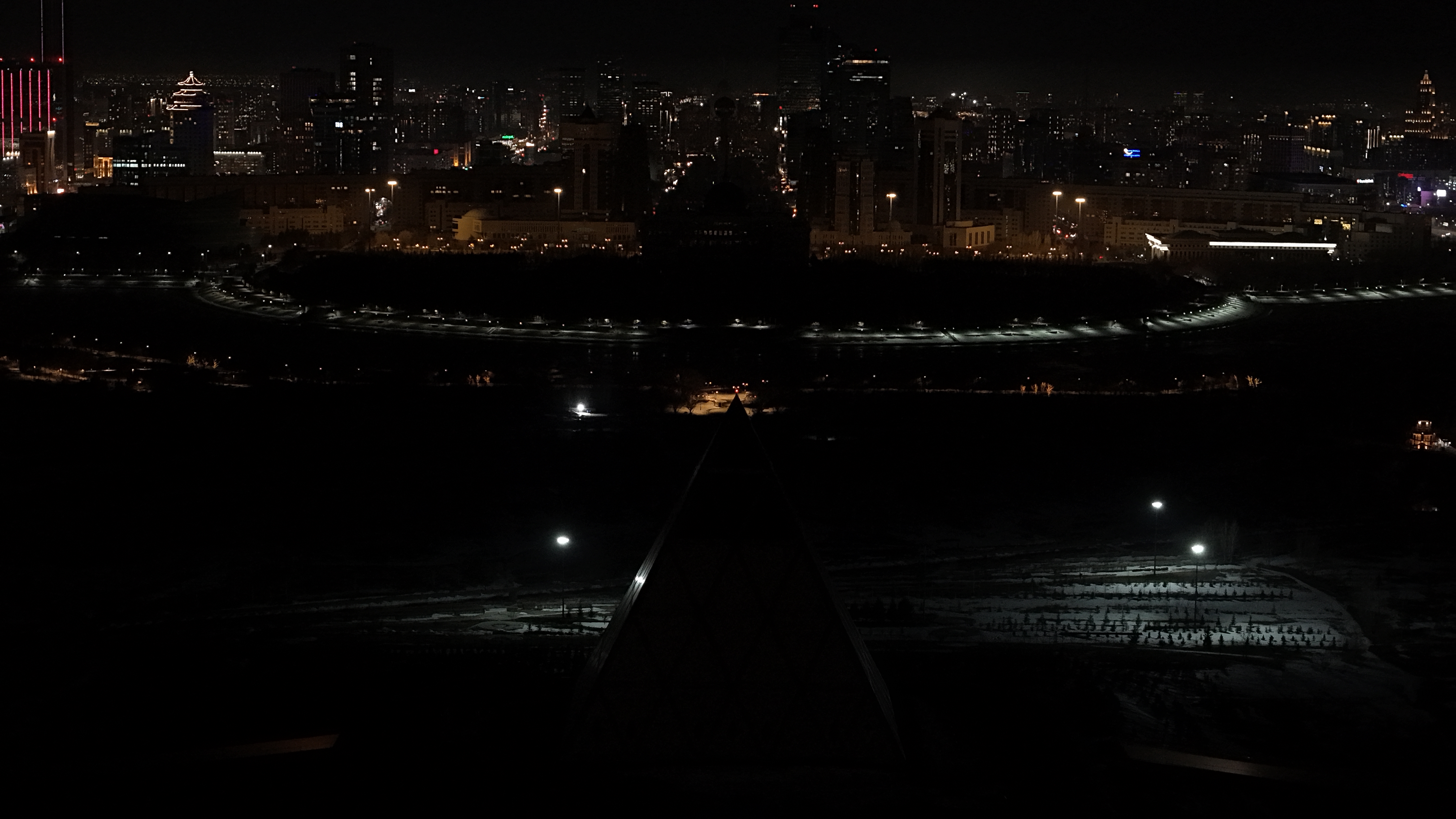 Более 50 объектов столицы поддержали акцию «Час Земли» и отключили подсветку