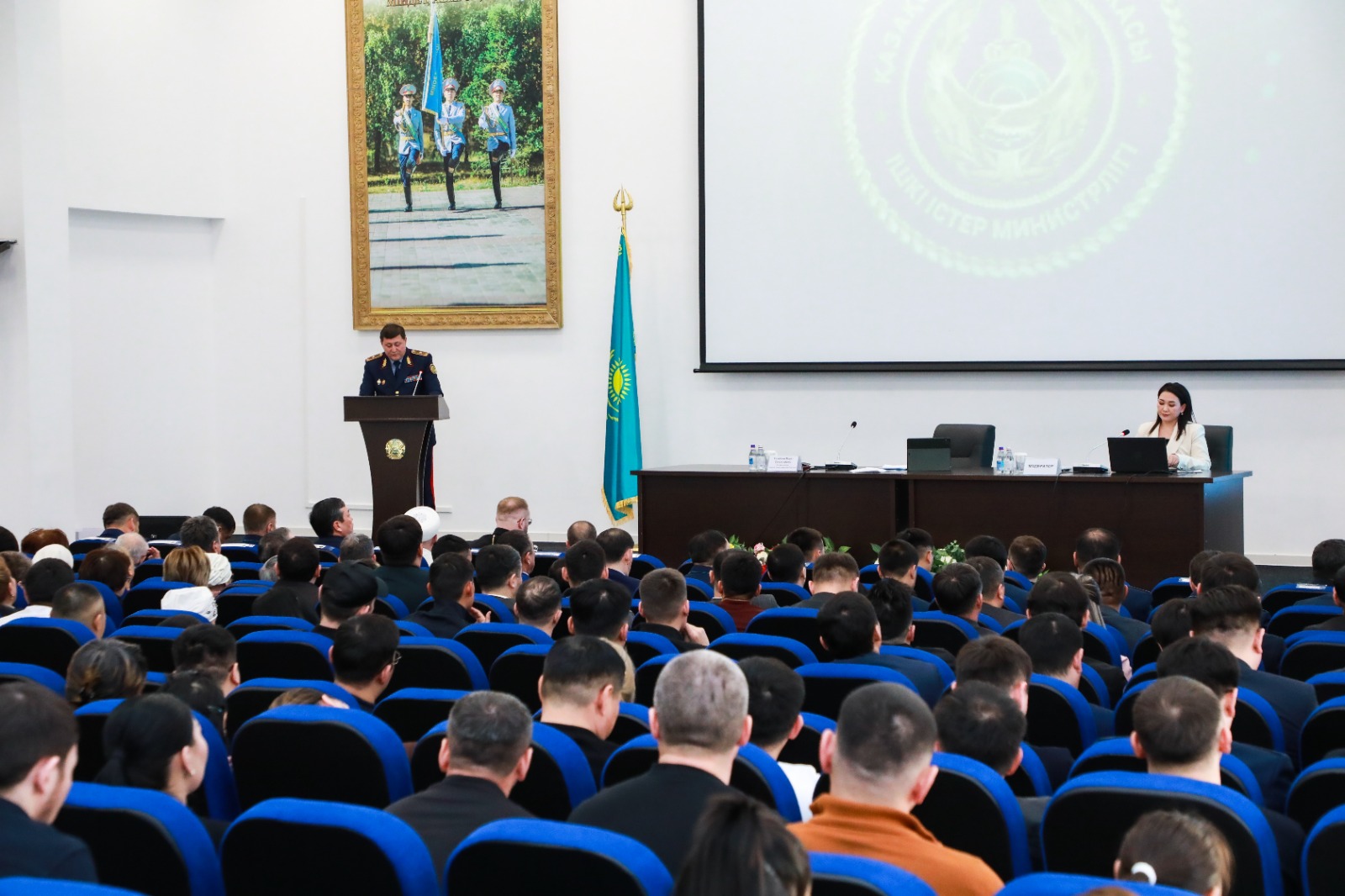 Начальник полиции Астаны встретился с населением города