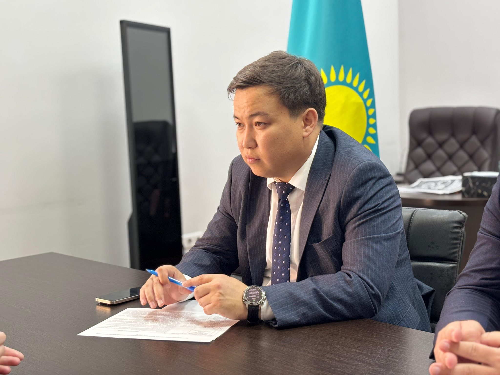 ҚАЛА ӘКІМІНІҢ ОРЫНБАСАРЫ ТҰРҒЫНДАРДЫ ЖЕКЕ МӘСЕЛЕЛЕРІ БОЙЫНША ҚАБЫЛДАДЫ