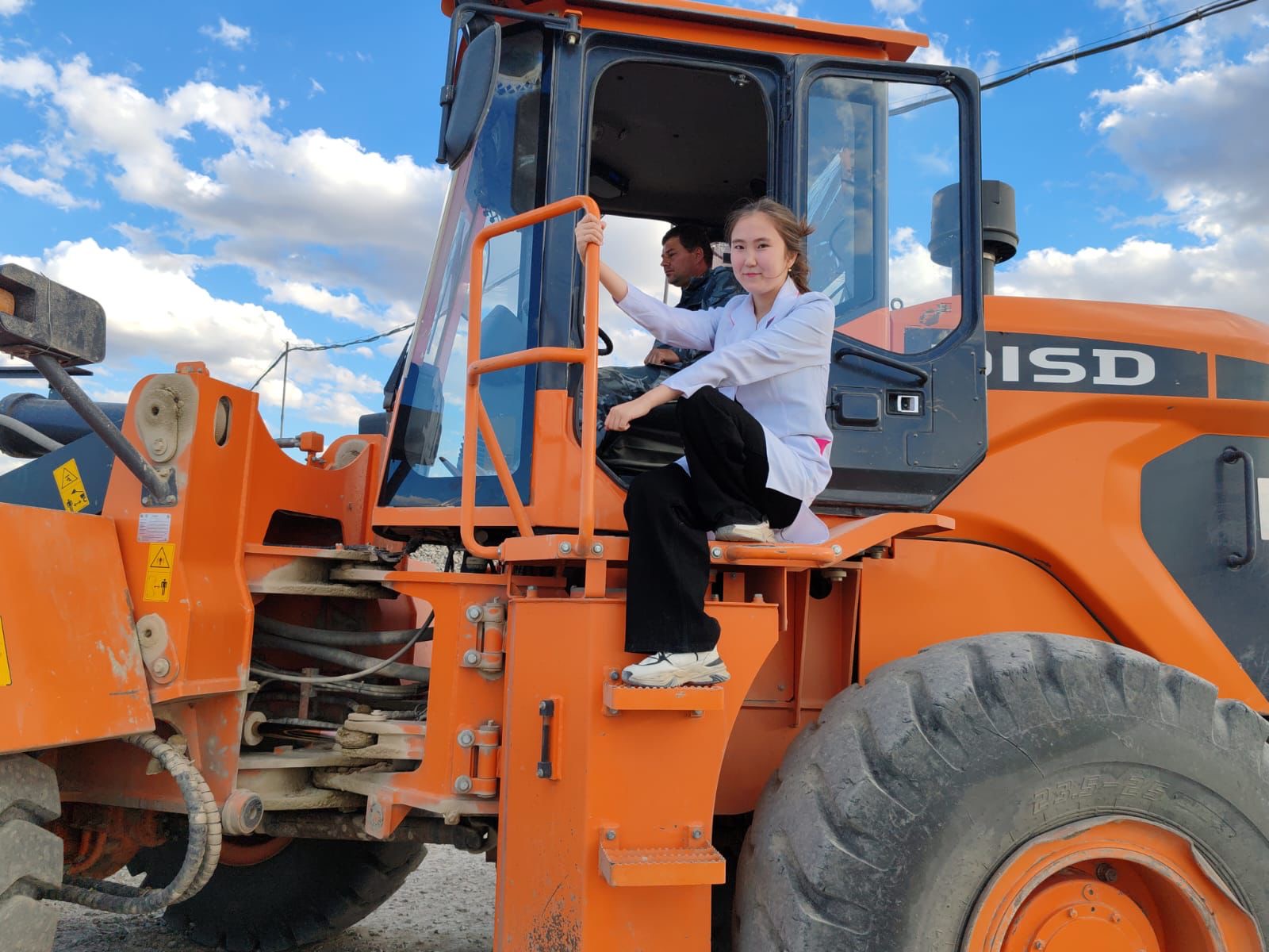 Аягөздік оқушы пластик қалдықтарынан эко-асфальт жасап шығарды