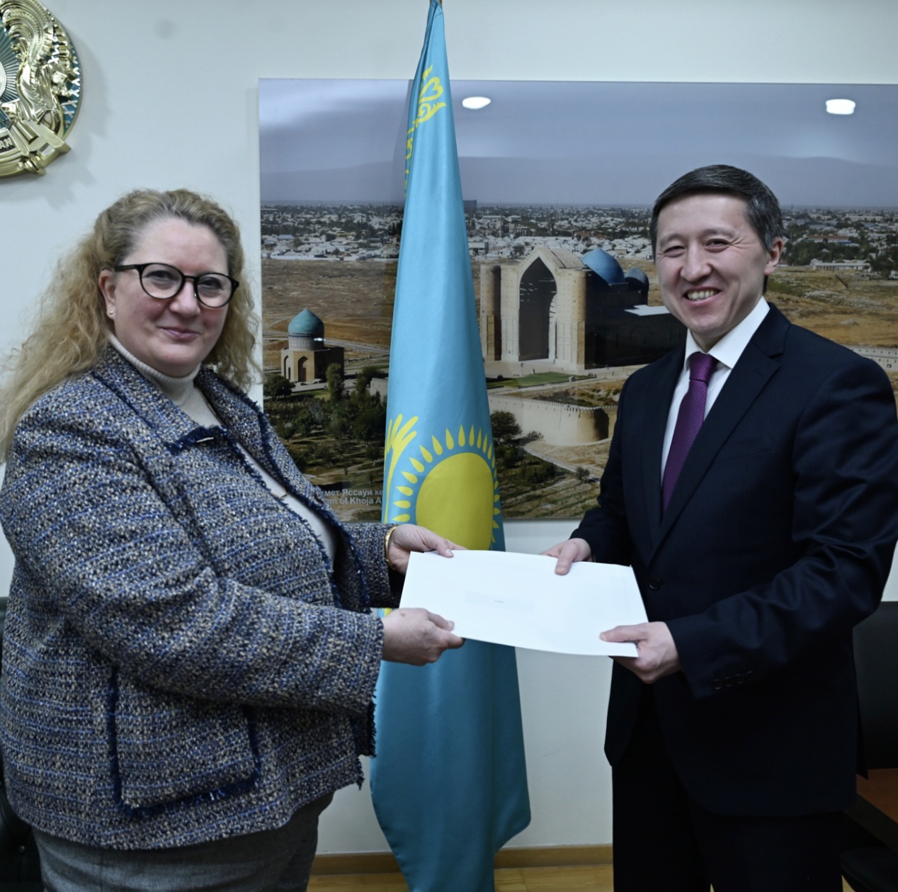 Посол Норвегии вручила копии верительных грамот