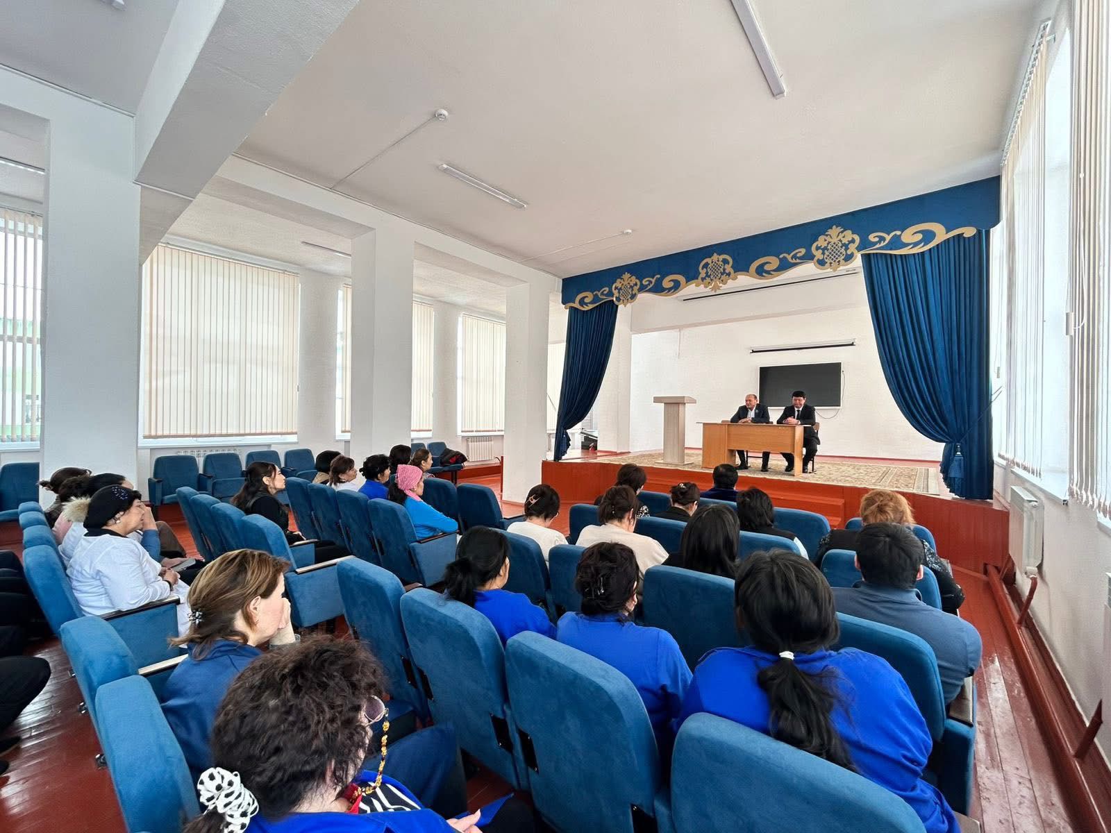 Талас аудандық «Әділетті және Прогресивттік Қазақстанның халықтық Конституциясы үшін» жалпыұлттық коалиция мүшелері «Ақкөл» орта мектебі қызметкерлерімен кездесті.