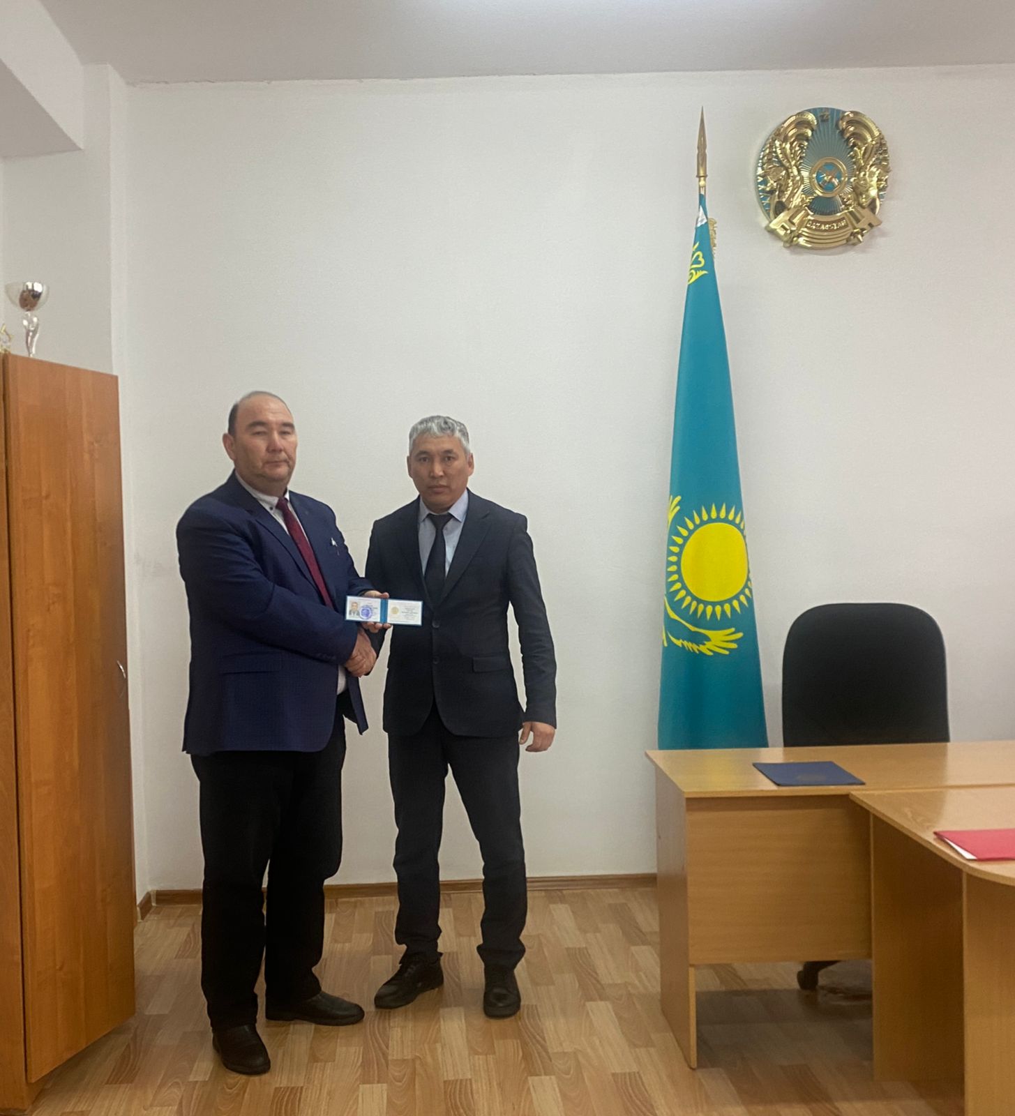 Избранному акиму Северного сельского округа вручили удостоверение