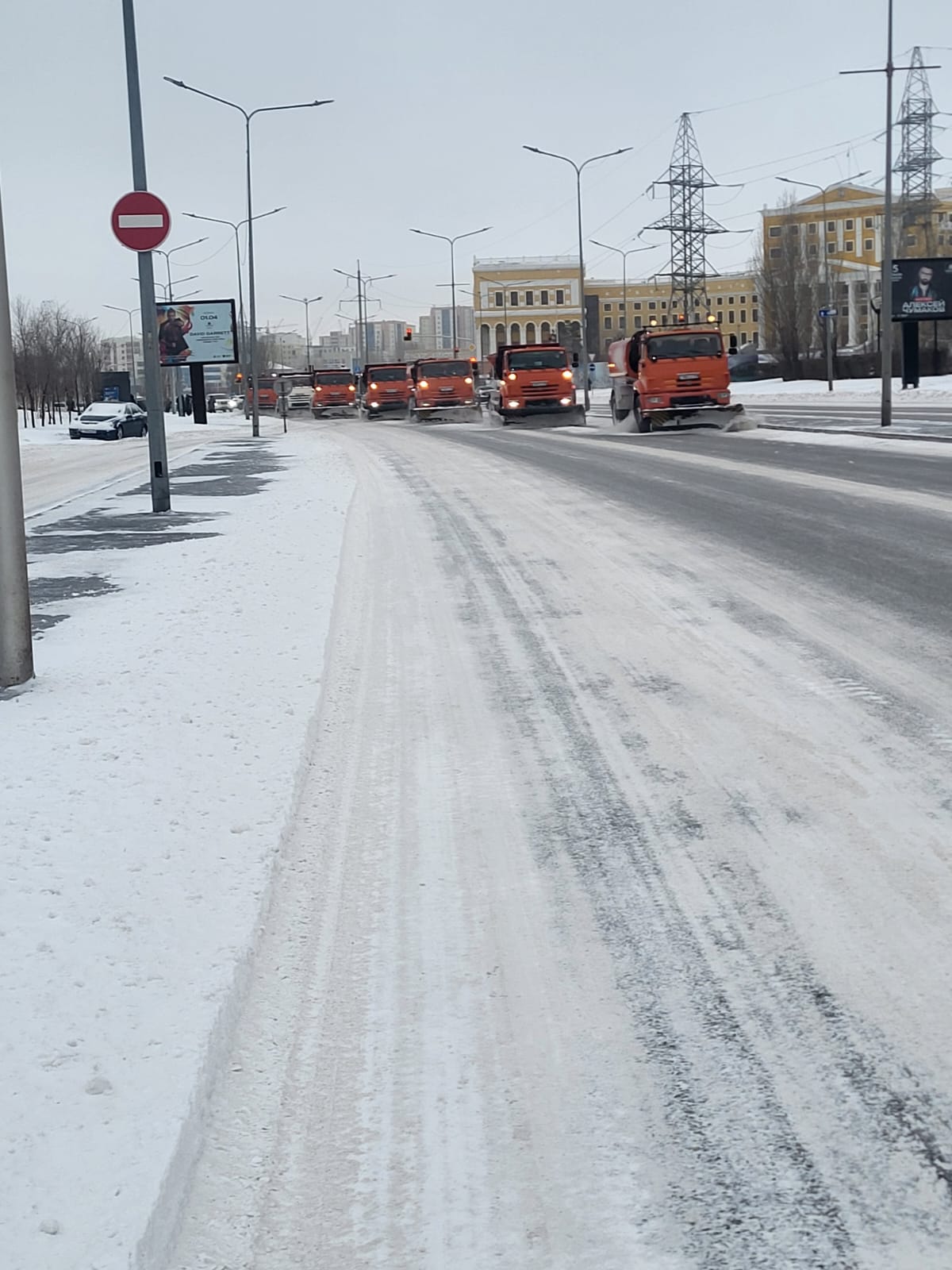 В Астане на снегоуборочные работы вывели более 1,7 тыс. единиц спецтехники