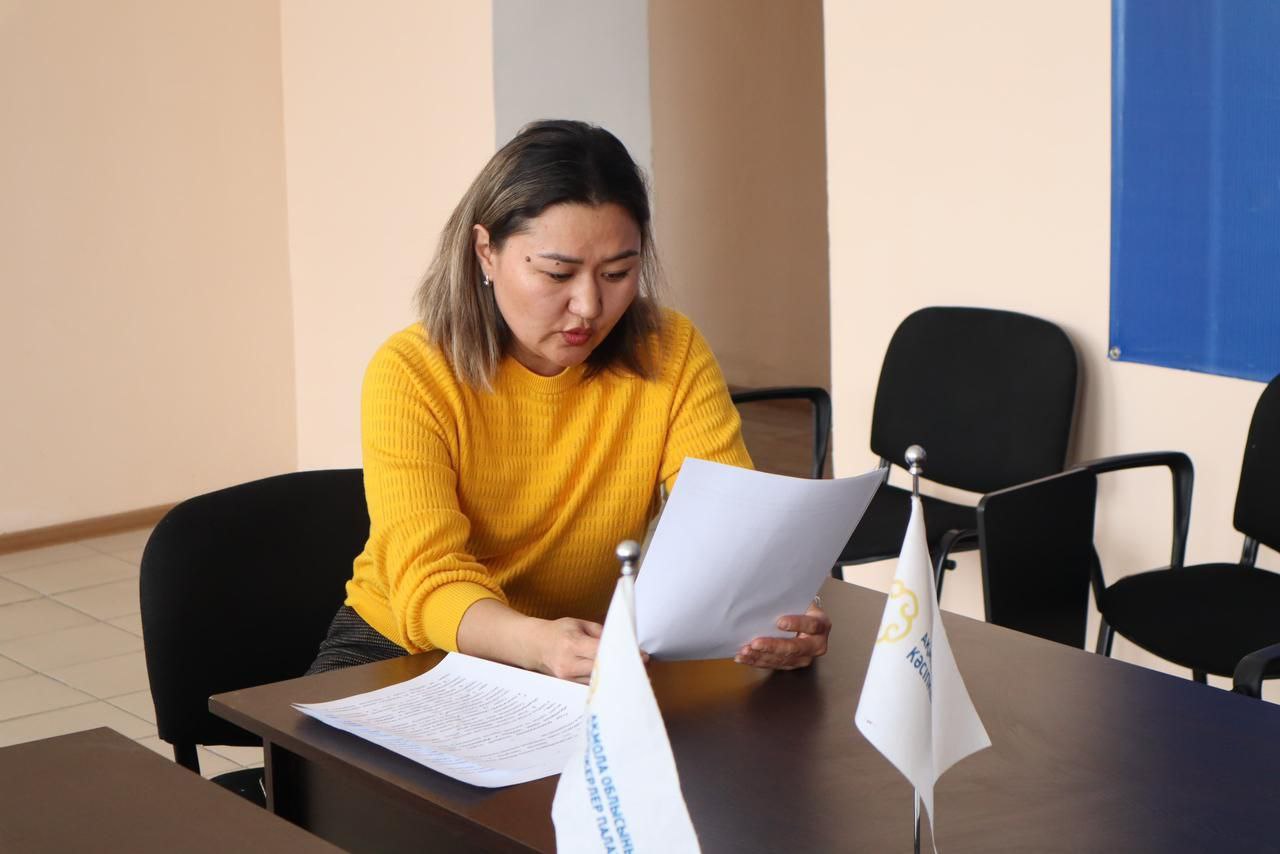 «Атамекен» кәсіпкерлер палатасында Жарқайың аудандық мәслихатының депутаты Б. Айтпаеваның қатысуымен алдағы республикалық референдумға арналған аудан кәсіпкерлерімен кездесу өтті.