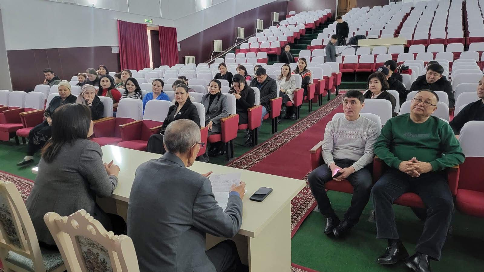 Талас аудандық «Әділетті және Прогресивттік Қазақстанның халықтық Конституциясы үшін» жалпыұлттық коалиция мүшелері мәдениет және спорт саласының өкілдерімен кездесті.