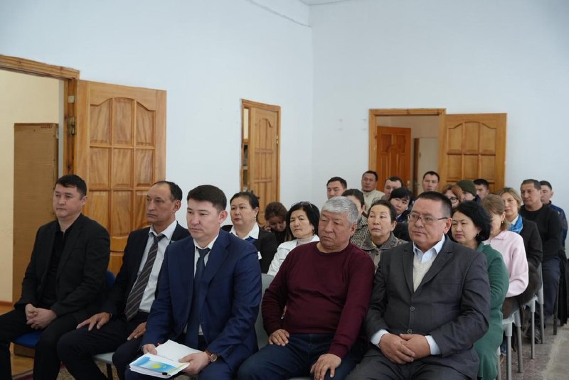 Аудан әкімі Е. Карентаев Қазпошта және Қазақтелеком қызметкерлерімен кездесті