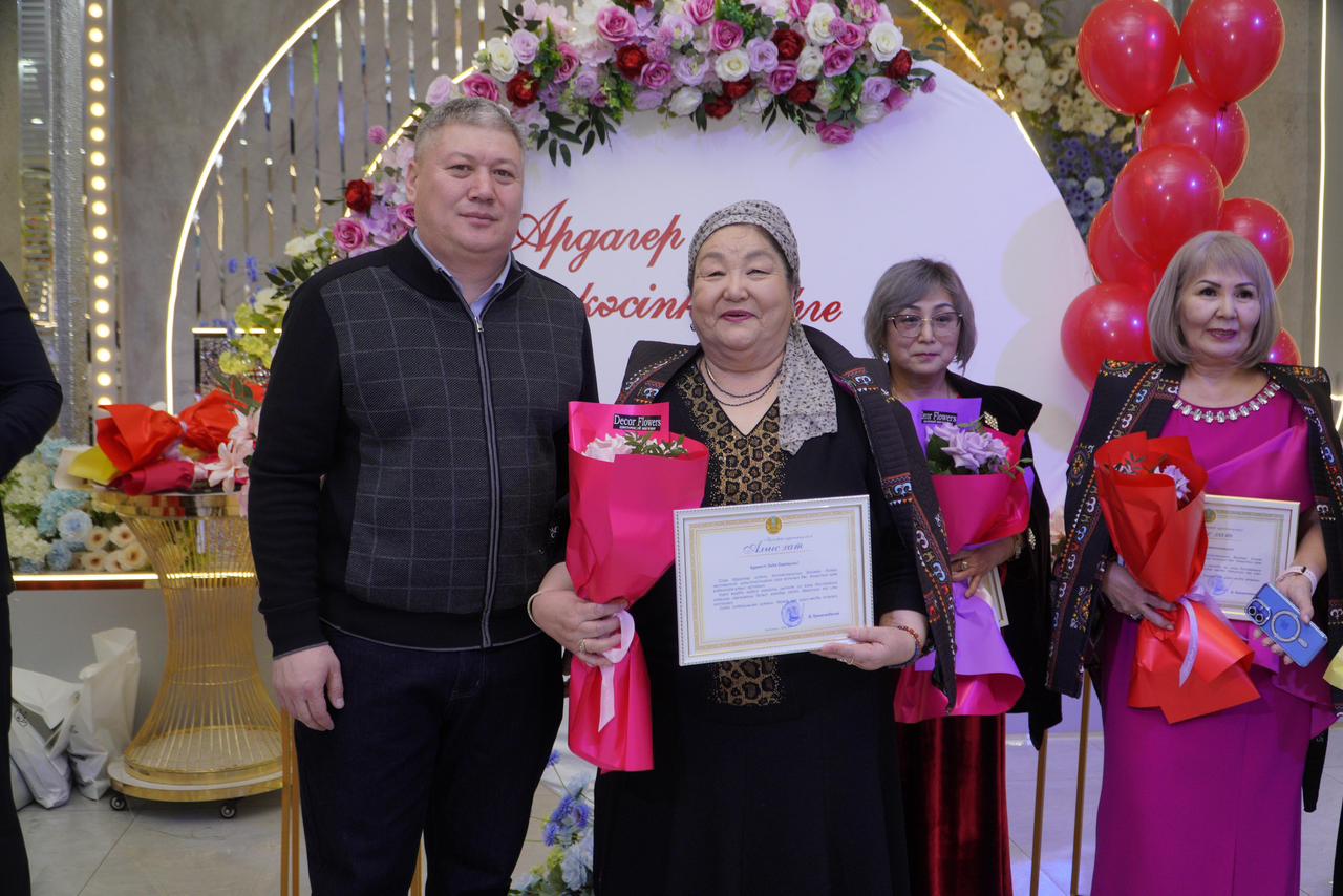 ПРЕДПРИНИМАТЕЛЯМ-ВЕТЕРАНАМ ОКАЗАНЫ ПОЧЕСТИ