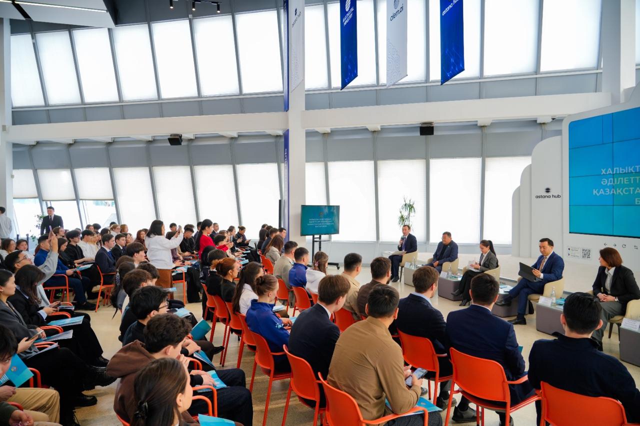 Астанада жастар мен сарапшылардың қатысуымен жаңа Конституцияның жобасы талқыланды