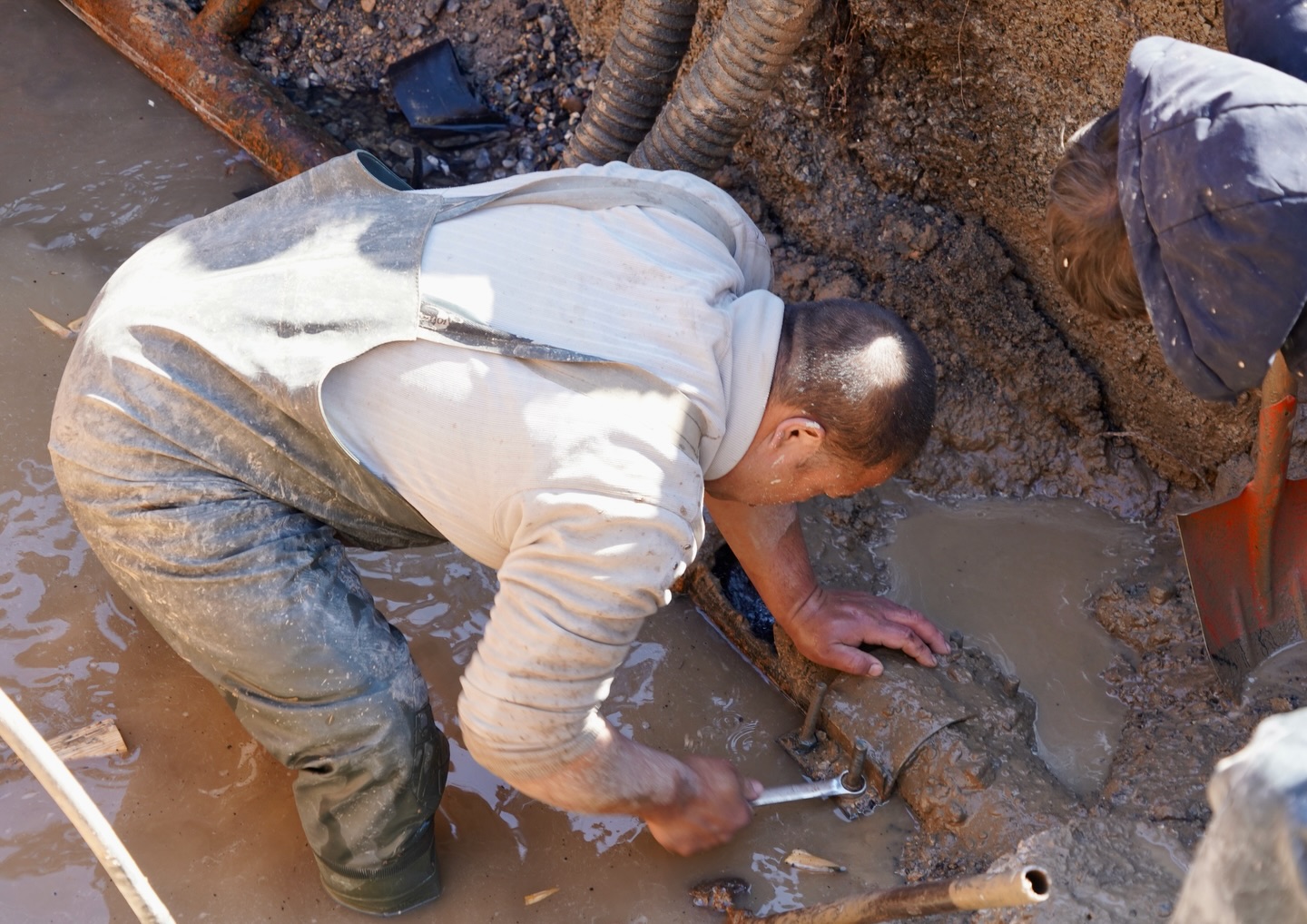СУ ҚҰБЫРЫН ҚАЛПЫНА КЕЛТІРУ ЖҰМЫСТАРЫ ЖҮРГІЗІЛУДЕ