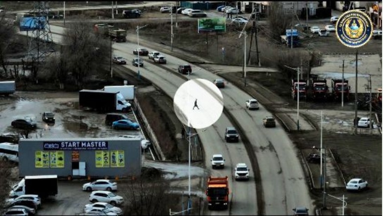 Заң мен тәртіп. Жаяу жүргіншілерді дрон бақылайды.