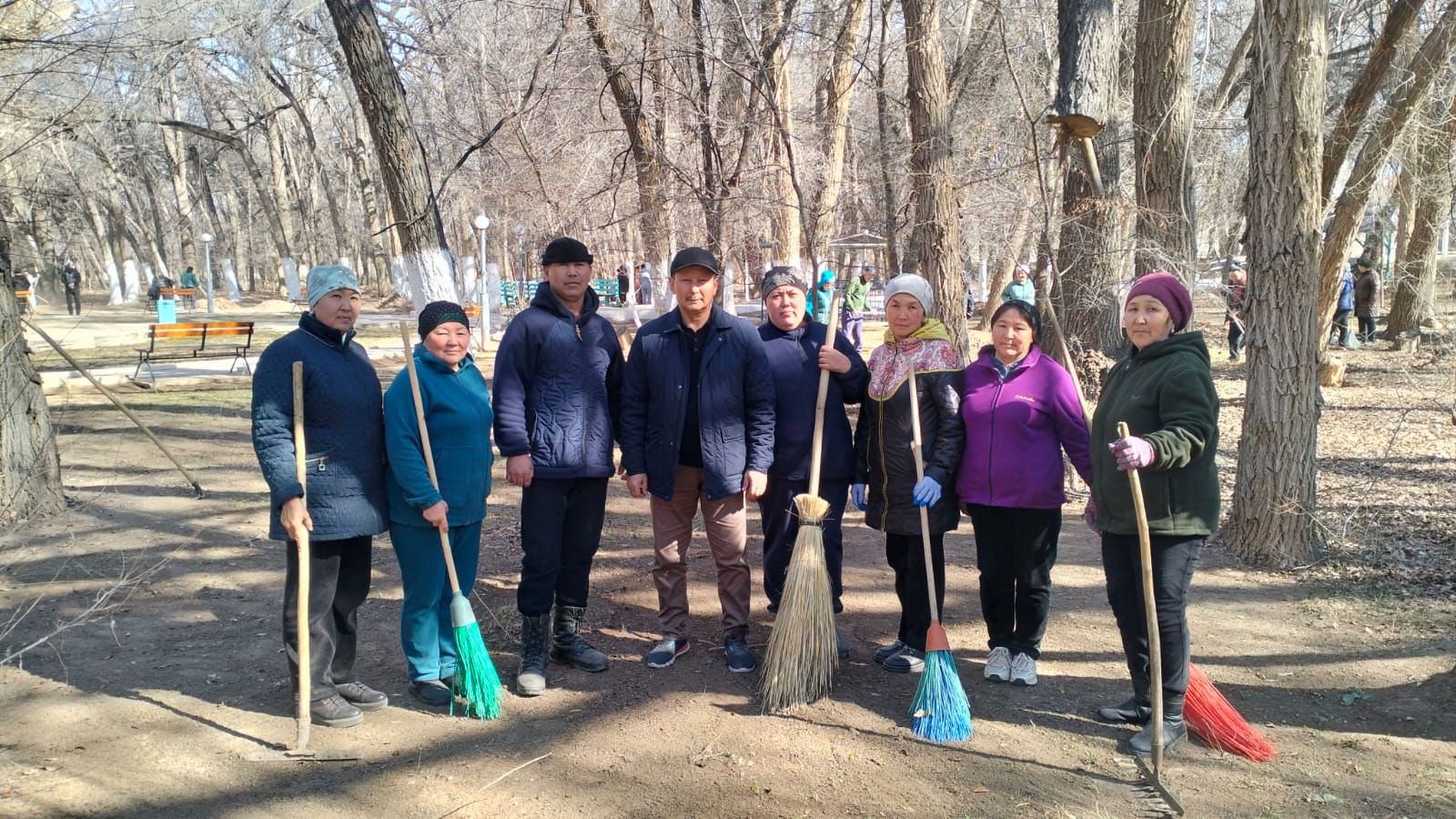 Наурызнама онкүндігіне аясында ұйымдастырылған мекеме қызметкерлері мен ауыл тұрғындары ат салыса "Киелі ағаш" саябағында тазарту жұмыстарын жүргізді.