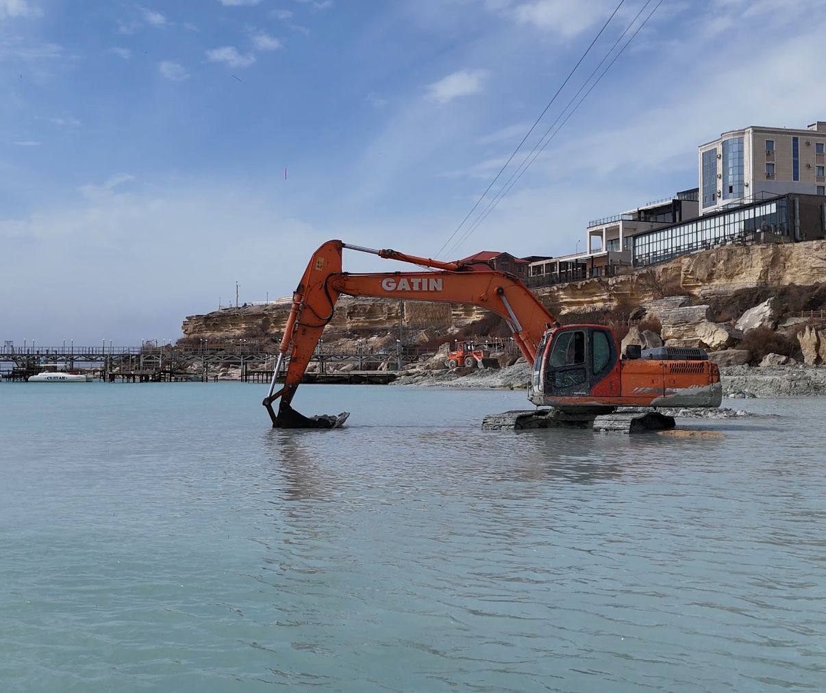 «Таза Қазақстан»: Ақтауда Каспий теңізі жағалауын тазарту жұмыстары жүргізілуде