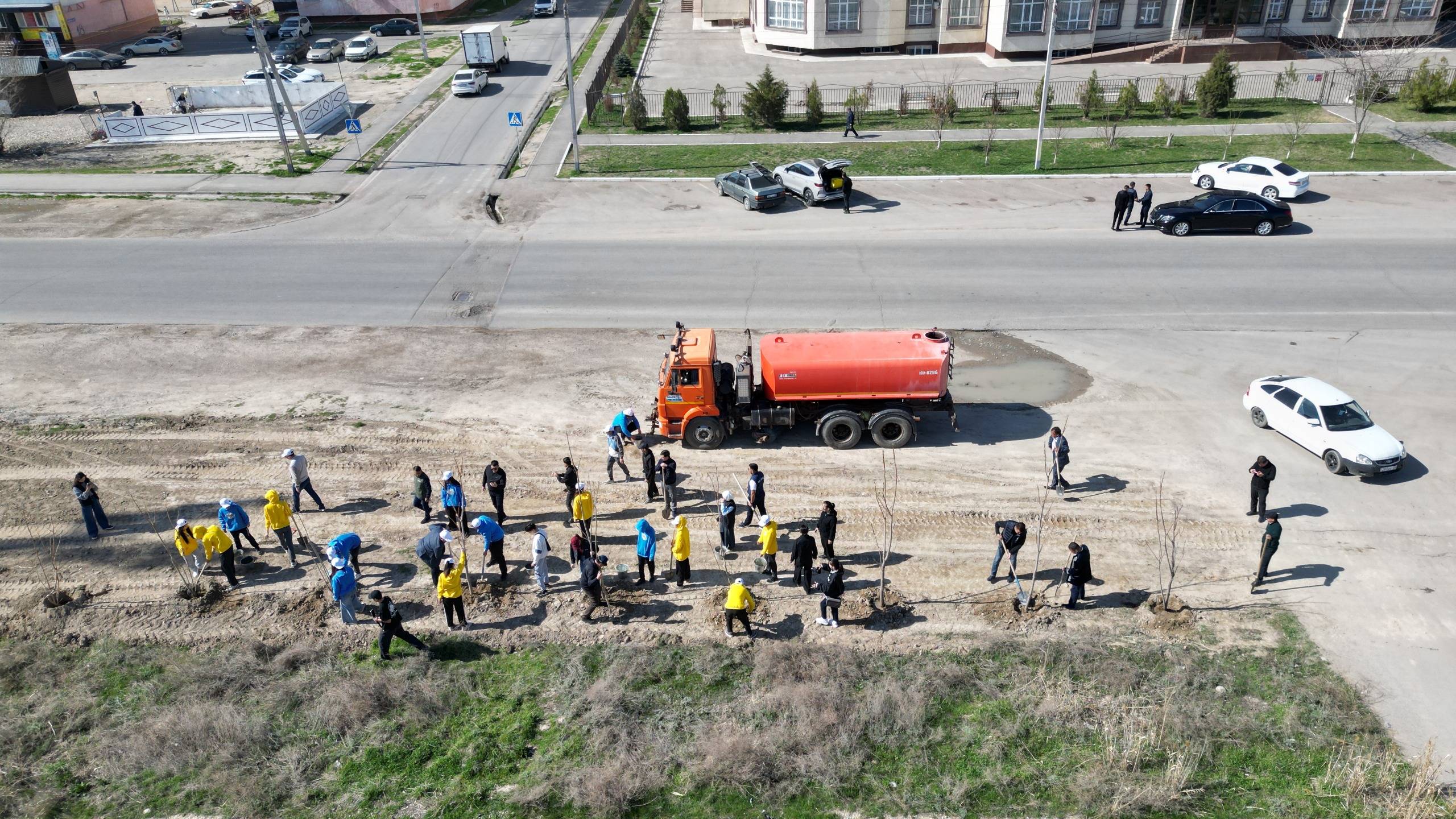 Таразда «Таза Қазақстан» акциясы аясында 2000-нан астам тал егілді