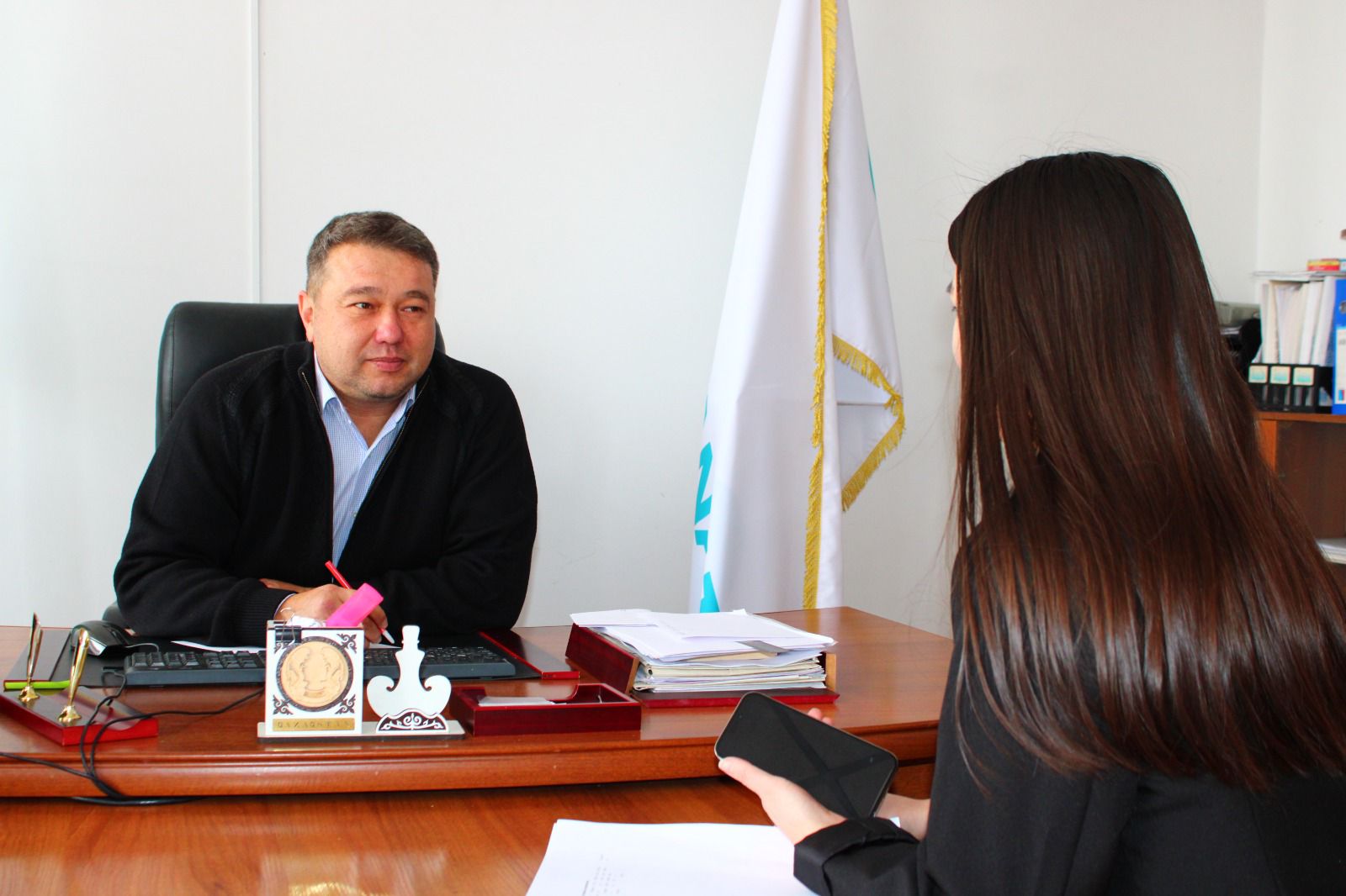 № 1 сайлау учаскесінің депутаты Р. Жомартов азаматтарды жеке қабылдау өткізді