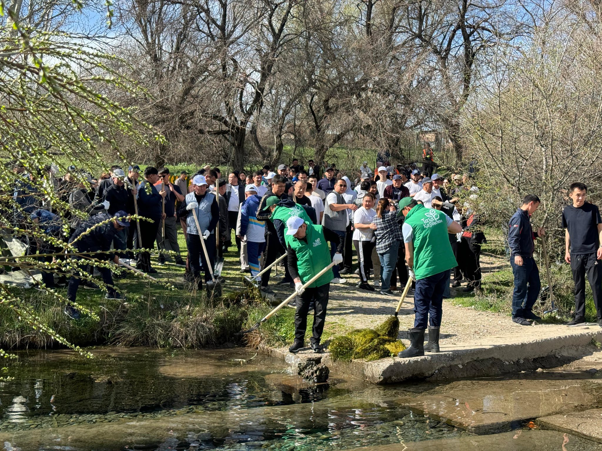 ТҮРКІСТАН: САЙРАМДА «МӨЛДІР БҰЛАҚ» АКЦИЯСЫ АЯСЫНДА АУҚЫМДЫ СЕНБІЛІК ӨТТІ