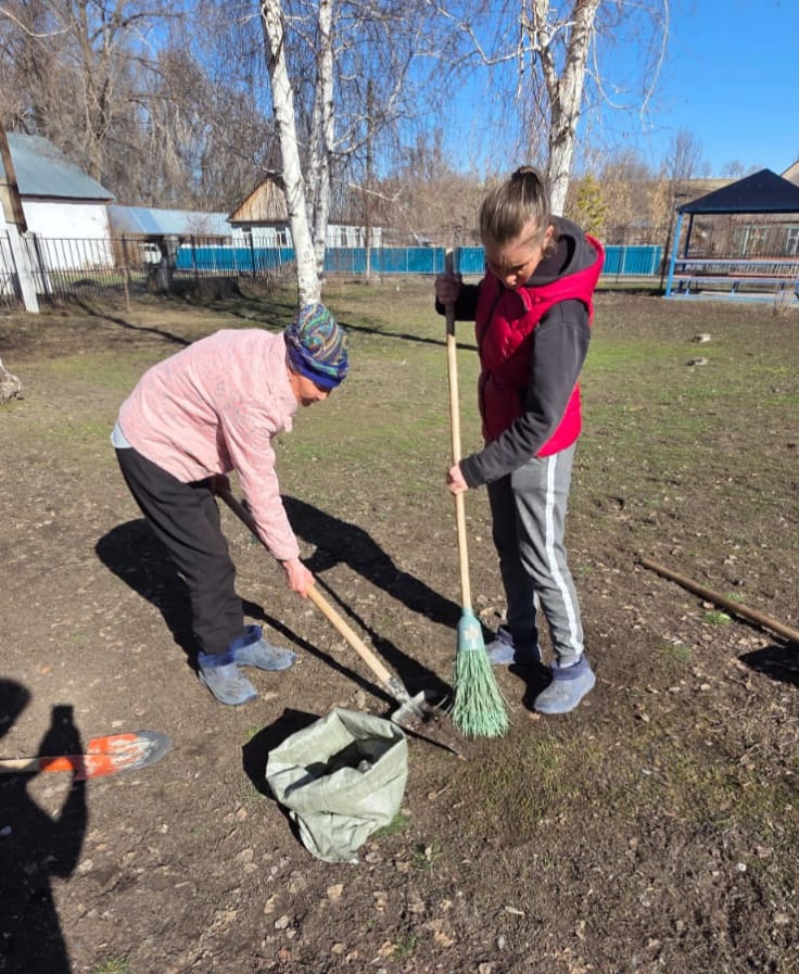 Ақжар ауылдық округі аумағында санитарлық тазалықты қамтамасыз ету және қоршаған ортаны жақсарту мақсатында бірқатар тазалық жұмыстары ұйымдастырылып, жүргізілді. Ауыл көшелері, қоғамдық орындар, саябақтар мен демалыс аймақтары қоқыстан тазартылып, ретке келтірілді. Сонымен қатар, жол жиектері мен арықтар тазаланып, жиналған қалдықтар арнайы орындарға шығарылды.