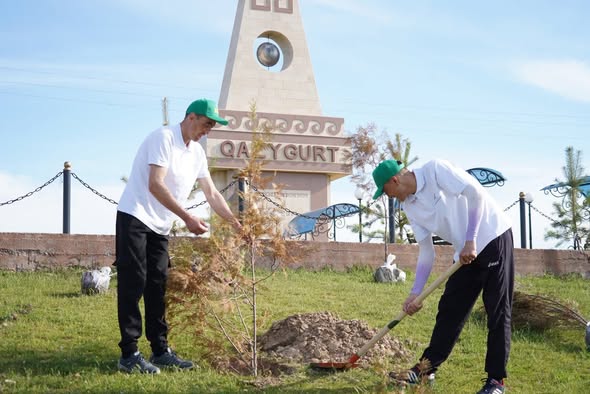 ТҮРКІСТАН: ҚАЗЫҒҰРТТА «ТАЗА ҚАЗАҚСТАН» ЖОБАСЫ АЯСЫНДА ӨТКЕН ШАРАДА СЕГІЗ МЫҢҒА ЖУЫҚ КӨШЕТ ОТЫРҒЫЗЫЛДЫ