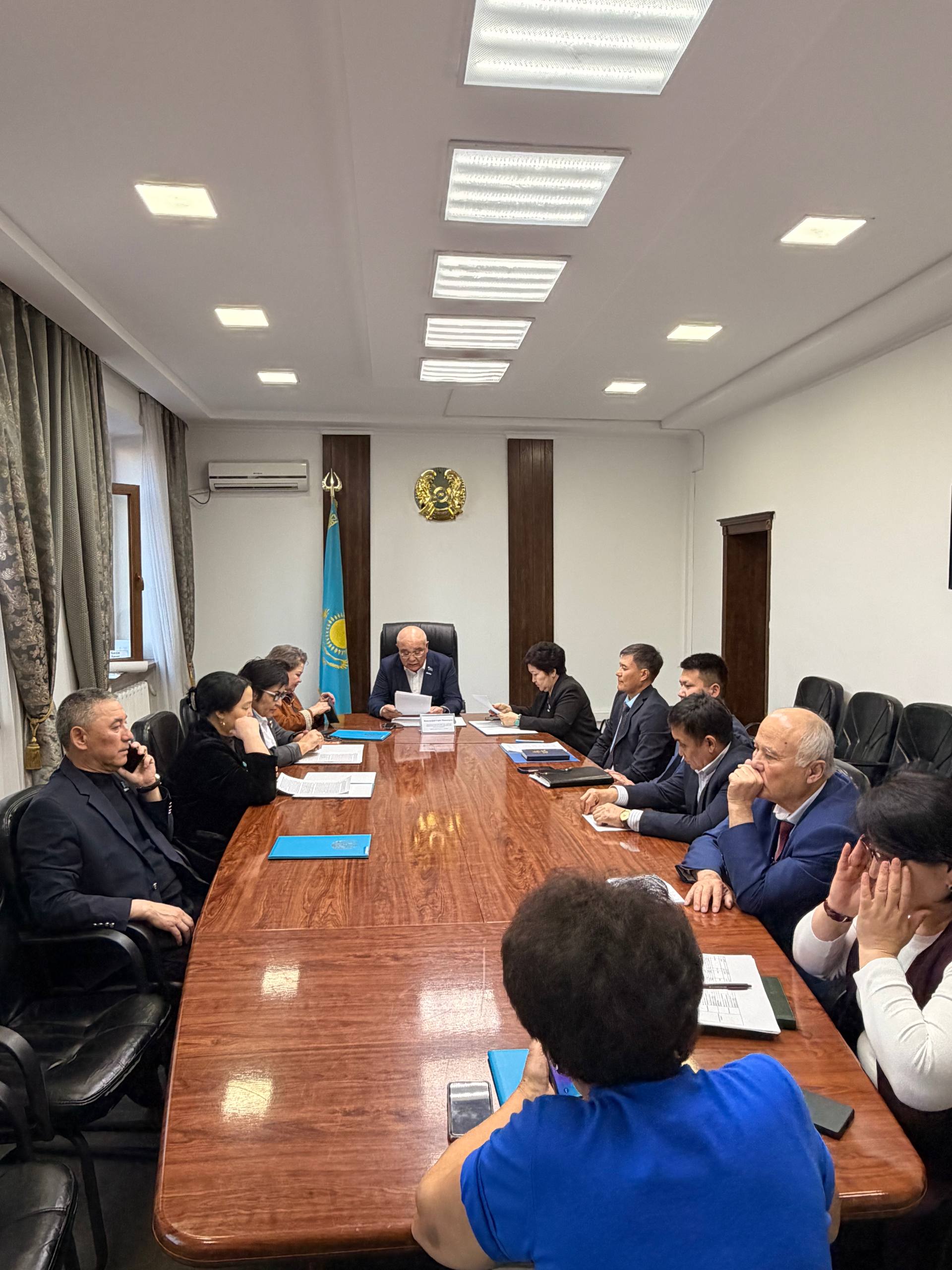 2026 жылғы 30 наурызда Талдықорған қалалық мәслихатының «Заңдылықты сақтау, қала құрылысы, тұрғын үй шаруашылығы және жол-көлік инфрақұрылымы мәселелері жөніндегі» тұрақты комиссиясының кеңейтілген отырысы өтті.