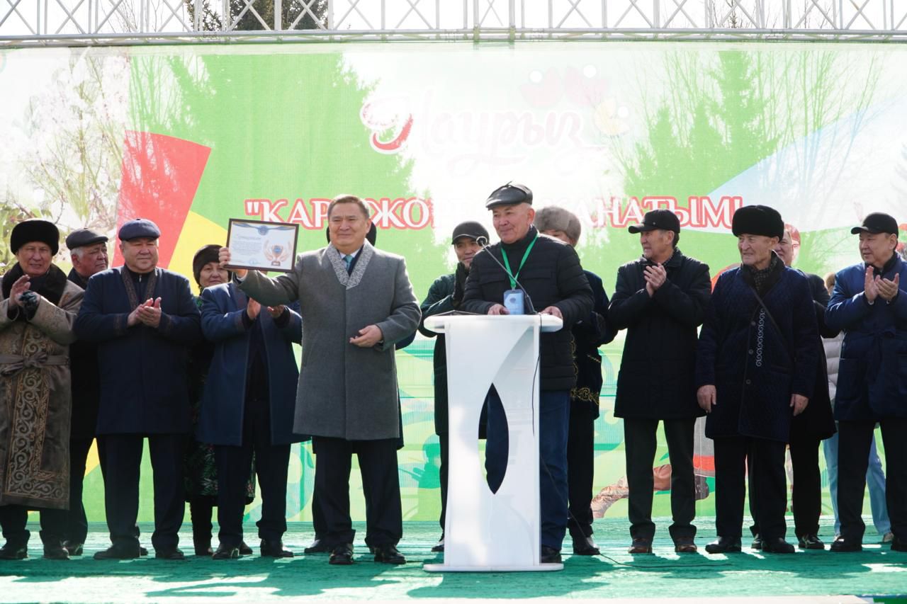 Көкшетау қаласында рекордтық сандағы бишілер «Қара жорға» биін биледі