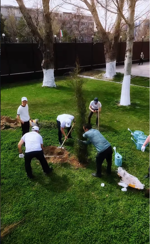 В Шымкенте полицейские провели субботник