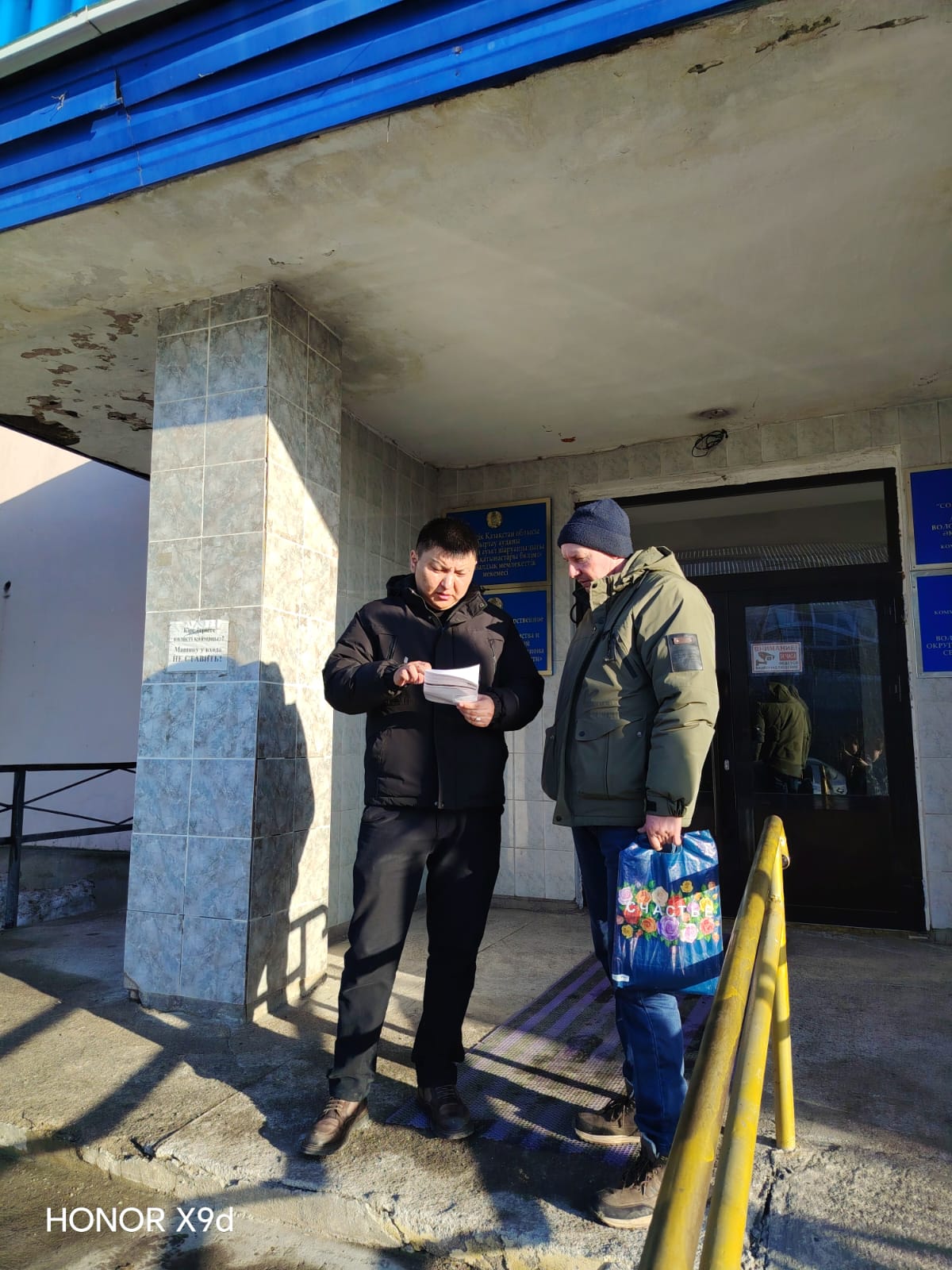 30 марта 2026 года специалисты акимата Володарского сельского округа провели разъяснительную работу с жителями села Саумалколь по вопросам получения государственных услуг в электронном виде, раздали брошюры в количестве 650 штук