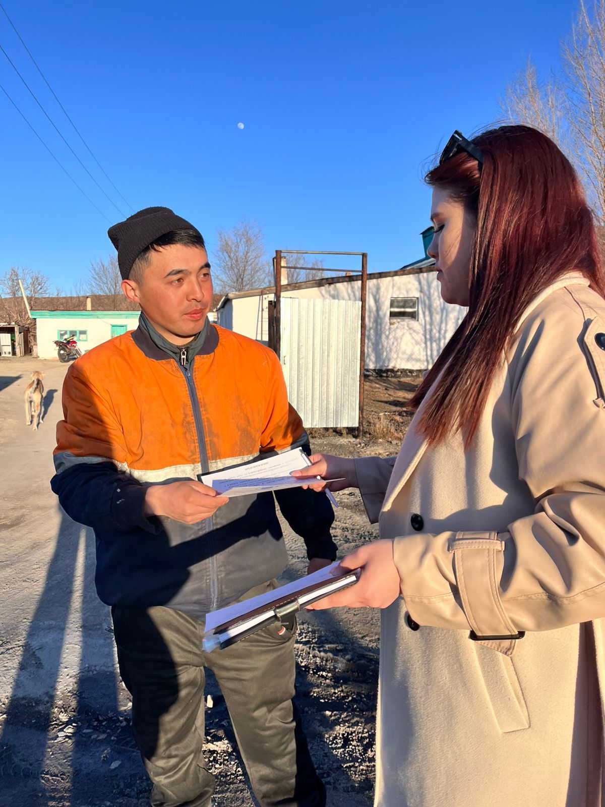 В рамках акции «Таза Қазақстан» был проведён обход частного сектора. Жителям напомнили о важности соблюдения чистоты и благоустройства прилегающих территорий, а также вручили предупреждения о необходимости поддержания порядка.  Акция направлена на формирование экологической культуры и ответственное отношение к окружающей среде. Чистота начинается с каждого из нас — вместе мы делаем наш населённый пункт уютнее, чище и комфортнее для жизни.