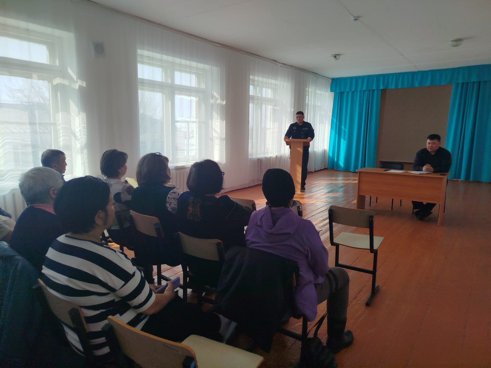 Учаскелік полиция инспекторының халықпен есептік кездесуі