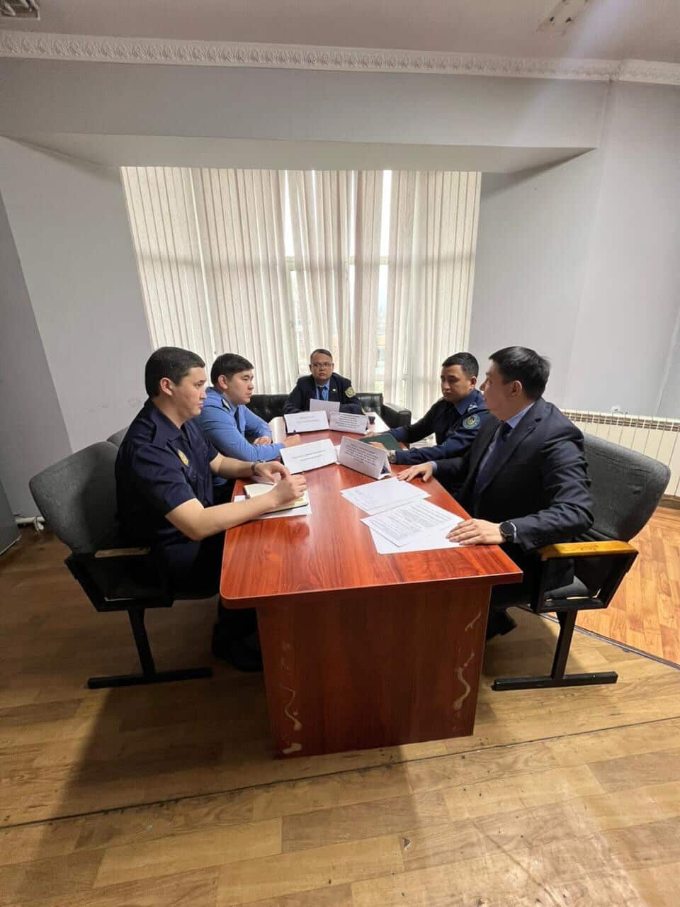 Дөңгелек үстел!