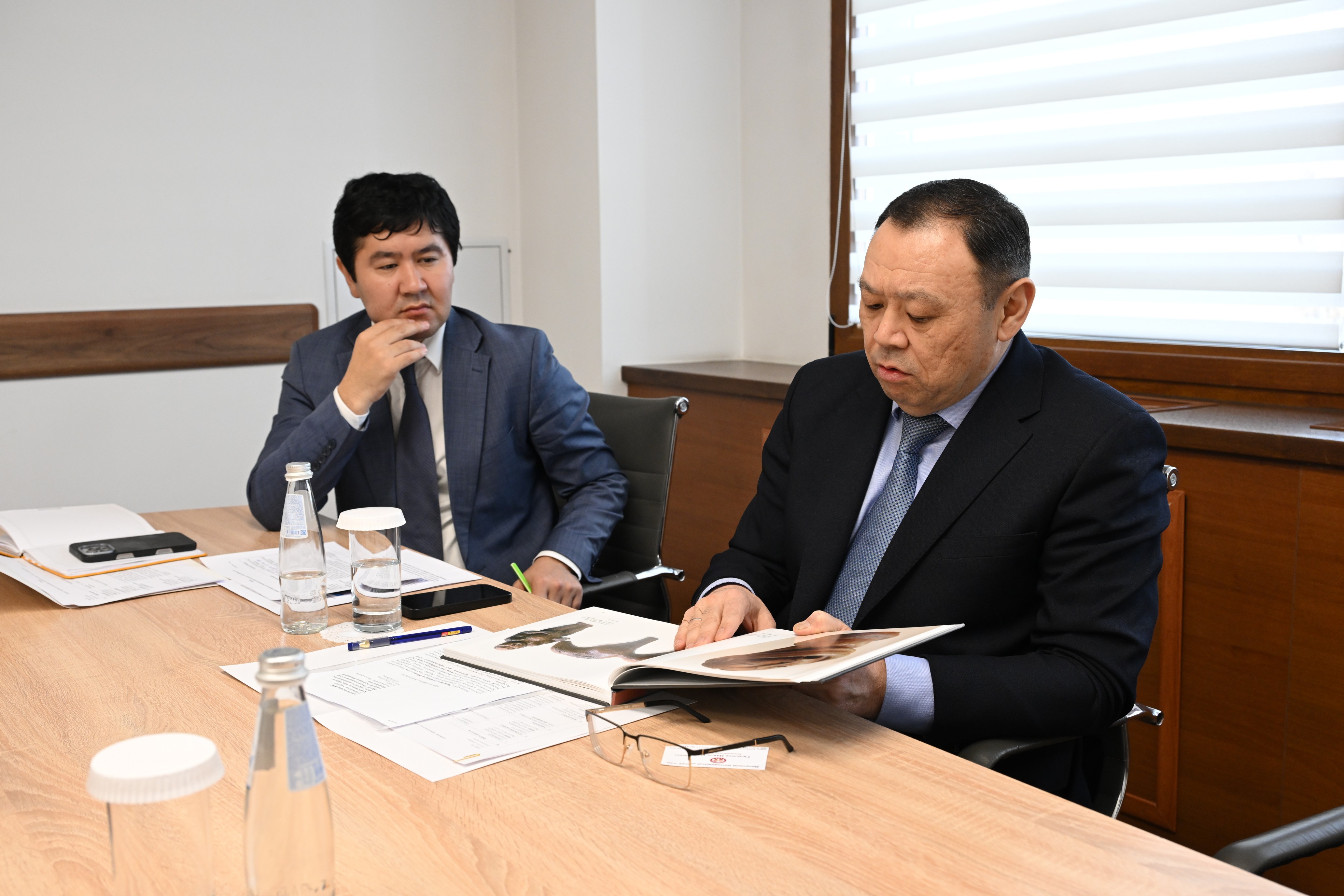 Алматы қаласы әкімінің орынбасары Абзал Нүкенов тұрғындардың өзекті мәселелерін қарастырды