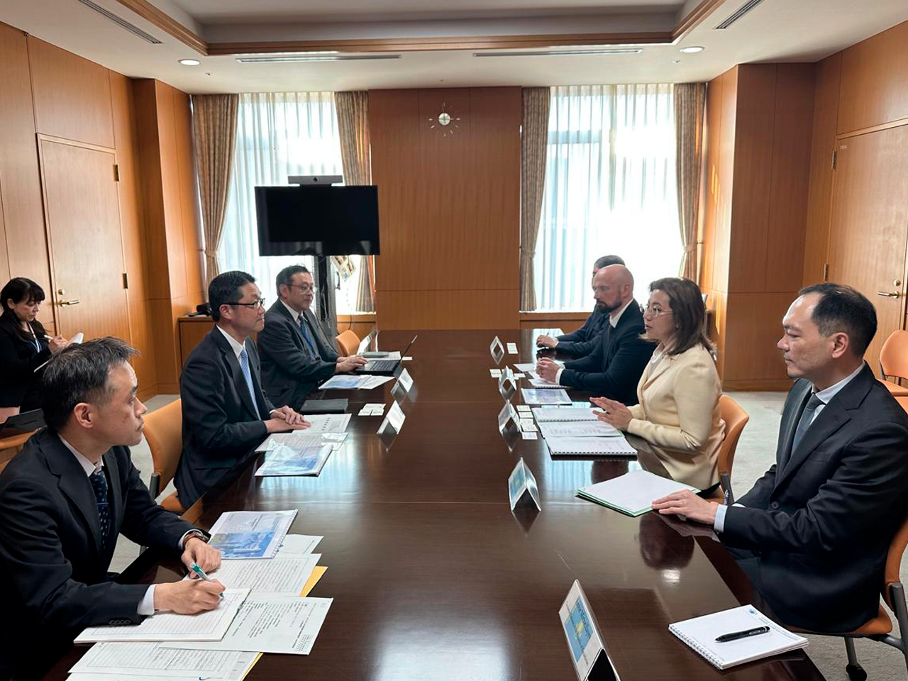 Мәдина Әбілқасымова Жапонияның қаржы реттеушілерінің басшылығымен кездесу өткізді