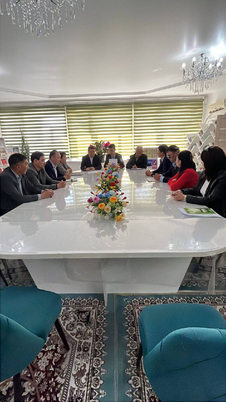 Әлеуметтік әріптестік және еңбек қатынастарын реттеу жөніндегі аудандық үшжақты комиссияның отырысы.