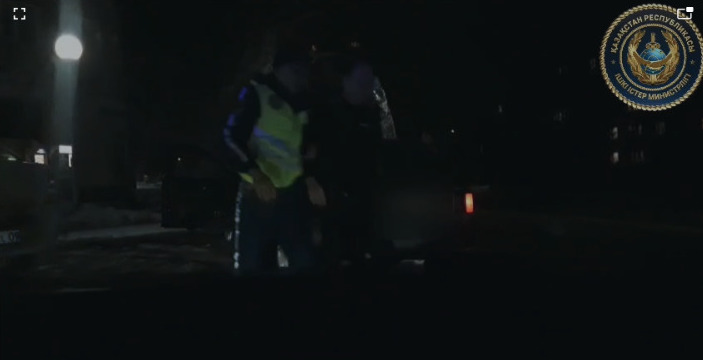 Қарағандыда мас күйінде әрі жүргізуші куәлігінсіз көлік тізгіндеген жүргізуші ұсталды