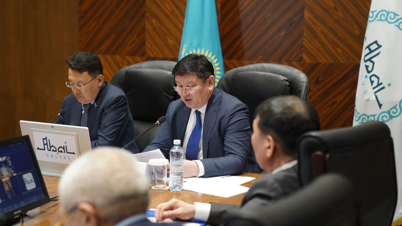 Бүгін экономика және бюджеттік жоспарлау басқармасының басшысы Роза Құдайбергенқызы облыстық мәслихат сессиясында 2026 жылға облыстық бюджетті нақтылау және облыстың даму жоспарына өзгерістер мен толықтырулар енгізу мәселелері бойынша баяндама жасады.