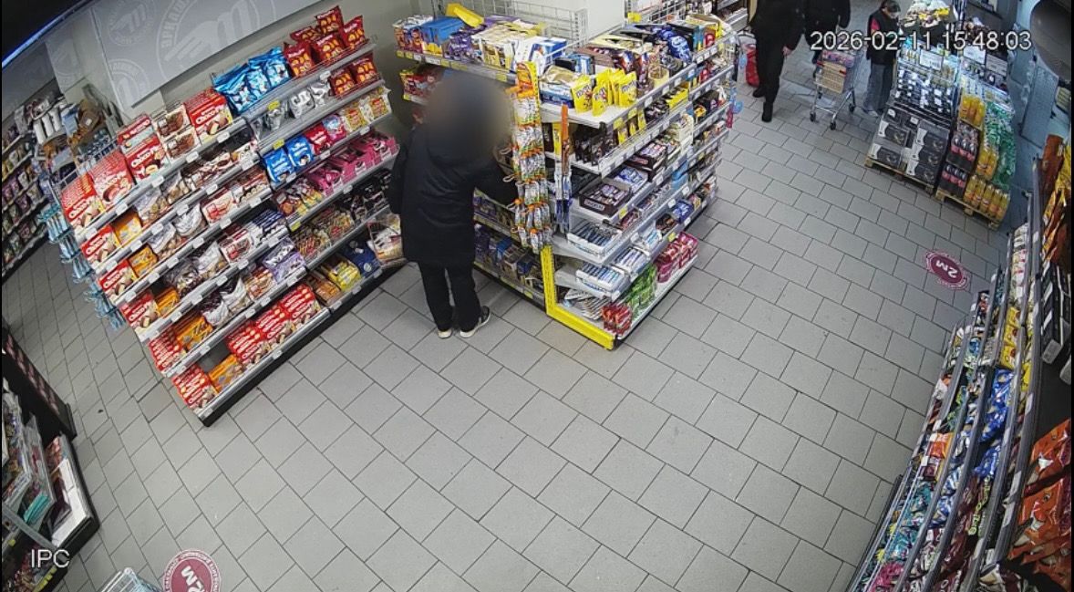 Тәттіге құмар ұры: Өскеменде дүкеннен 80 қорап шоколад жымқырған ер адам ұсталды