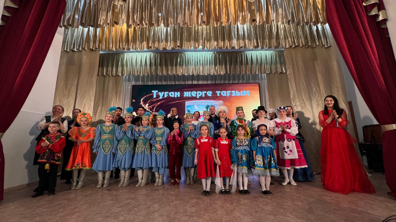 31 наурыз күні Береговое ауылында ауданның 90 жылдығына орай «Туған жерге тағзым» атты концерттік бағдарлама өтті.