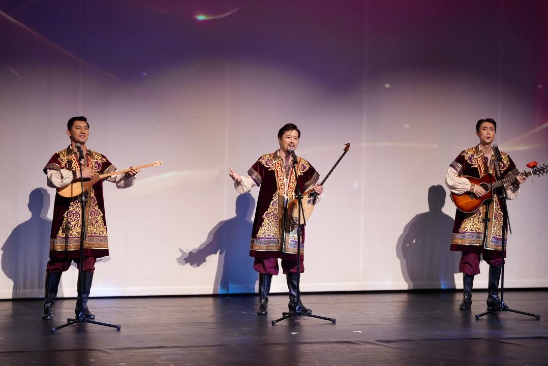 Около тысячи человек посетили торжественное открытие Перекрестного года культуры Казахстана и Китая в Пекине