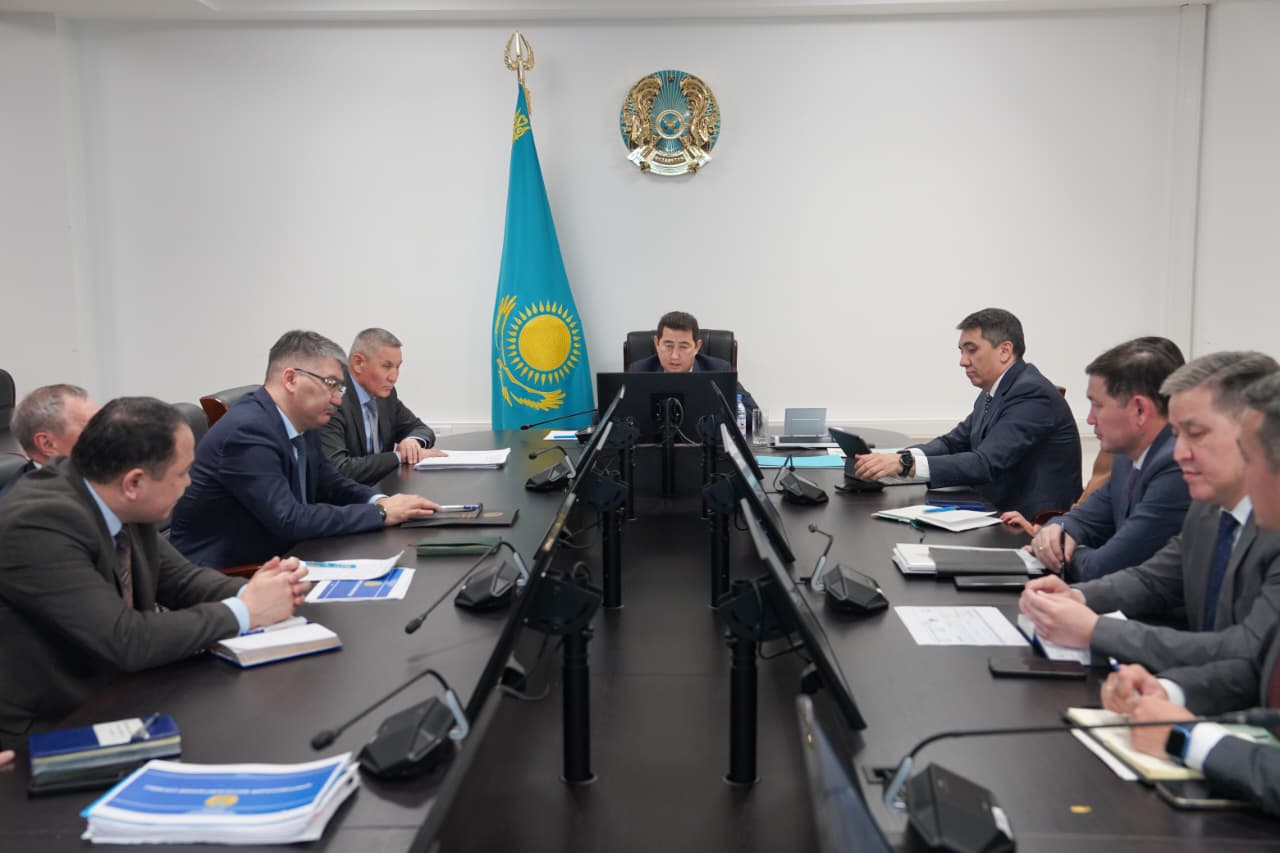 Айдарбек Сапаров агроөнеркәсіп кешенін цифрландырудағы өзекті мәселелерге назар аударды