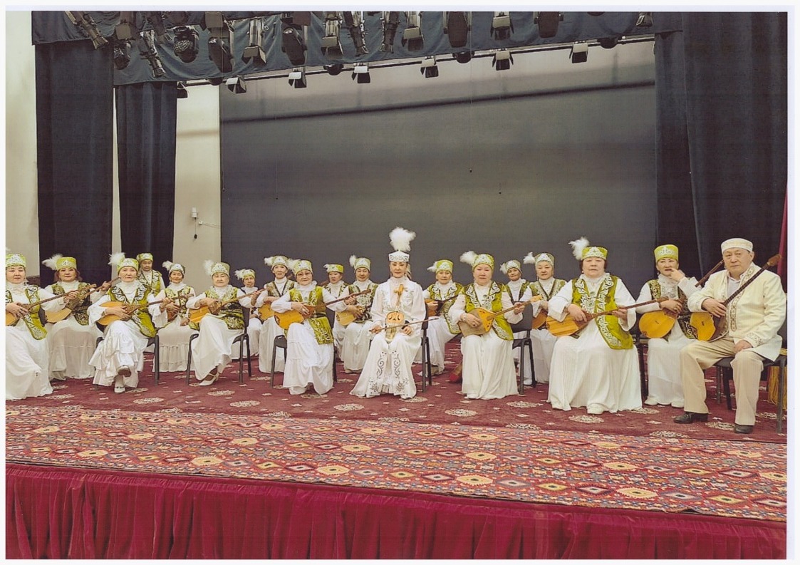 Елордалық домбырашы әжелер Қырғызстаннан бас жүлдемен оралды