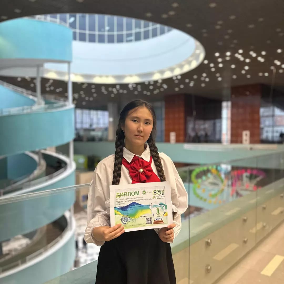 Казахстанская школьница создала технологию производства экоасфальта из пластиковых отходов