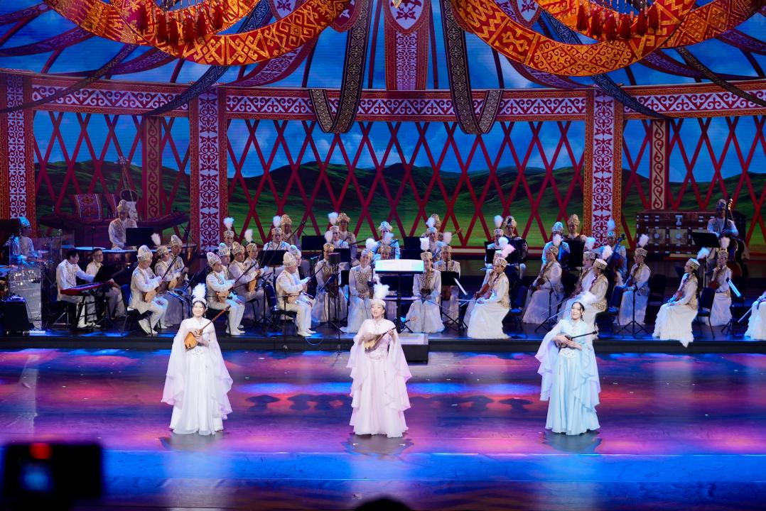 Около тысячи человек посетили торжественное открытие Перекрестного года культуры Казахстана и Китая в Пекине